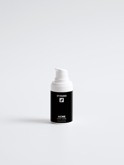Acne spot treatment met zwart label op een witte achtergrond