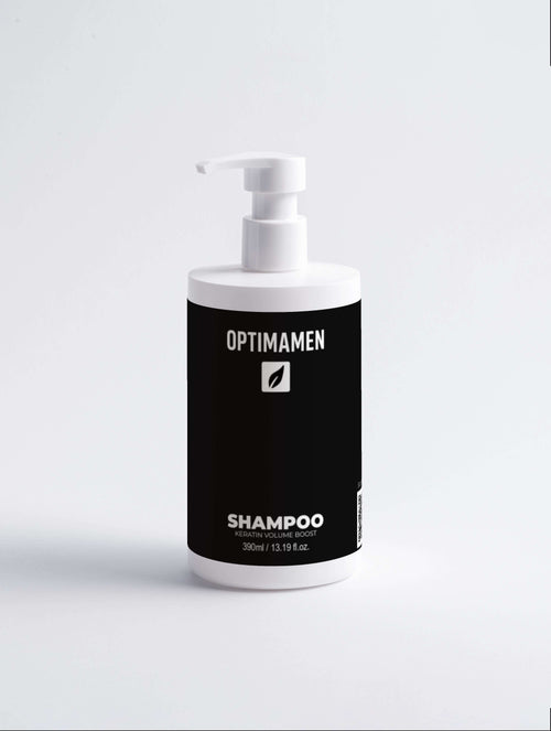 Keratine shampoo voor mannen met een zwart label op een witte achtergrond