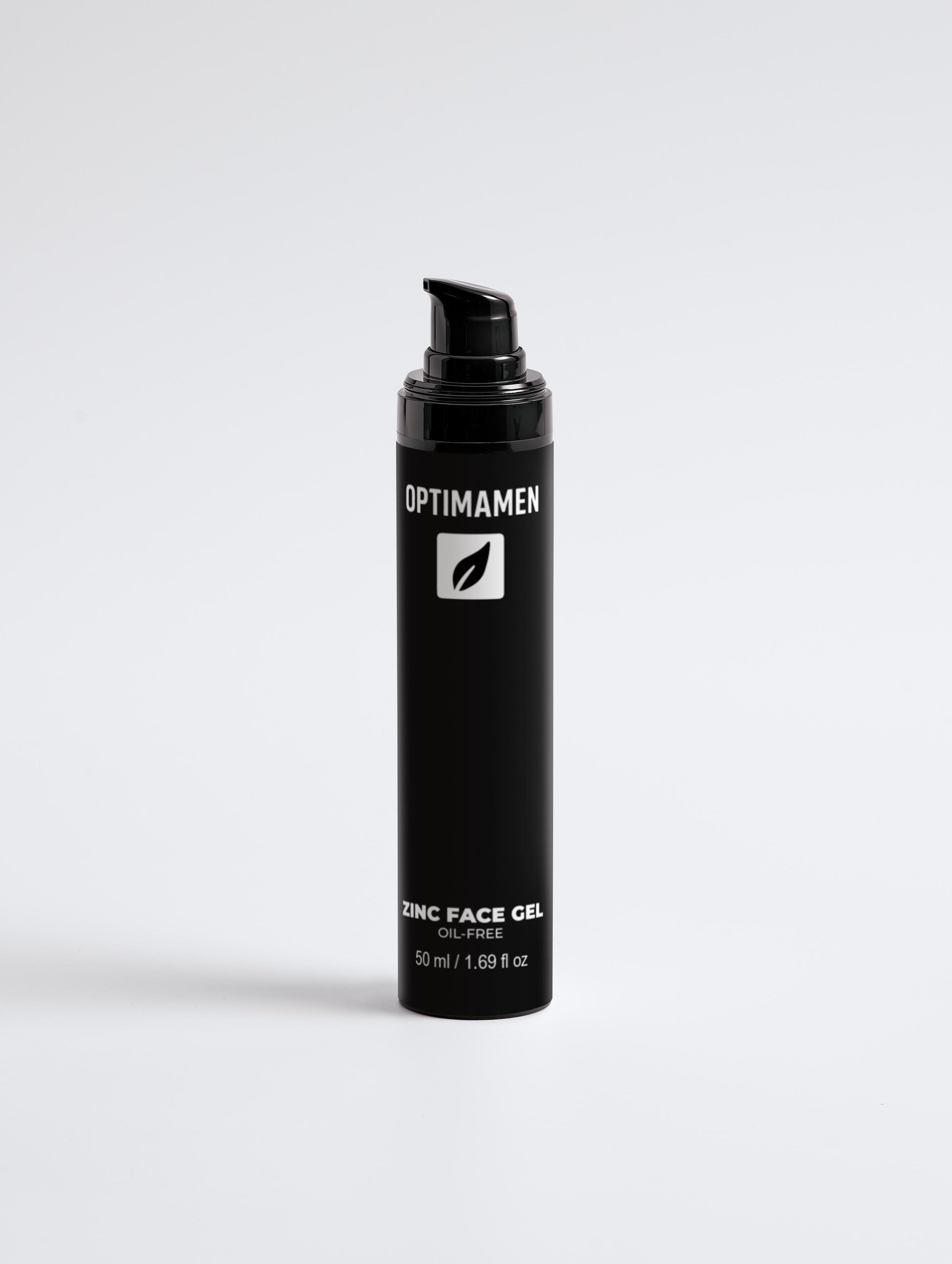 Olievrije moisturizer voor mannen met een zwart label op een witte achtergrond